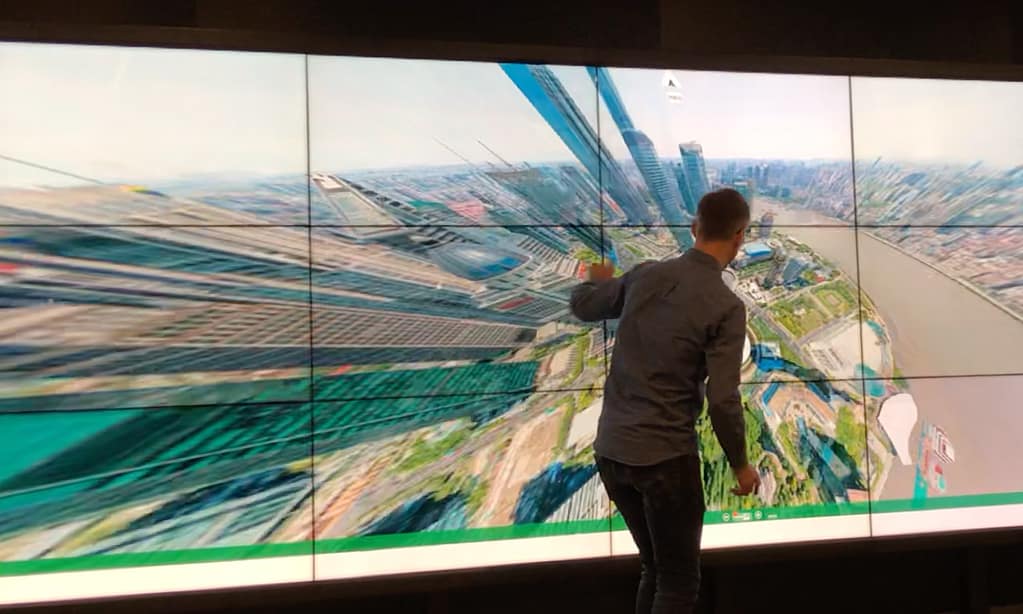 Interaktion mit einer Videowand